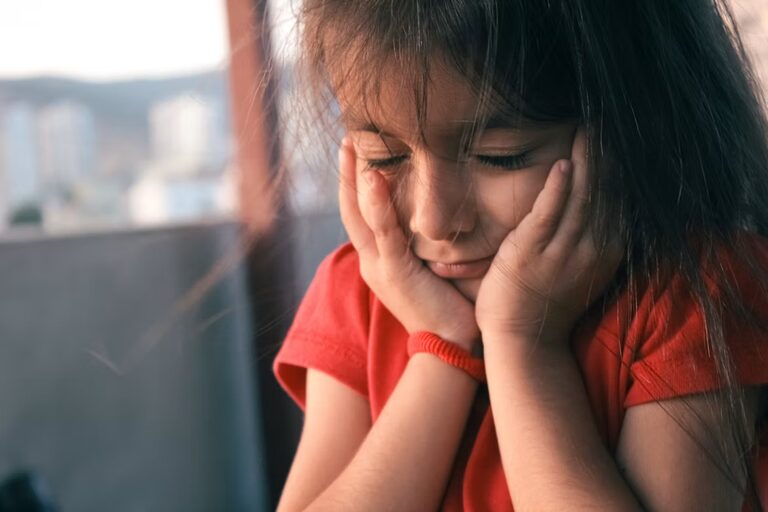 ¿Por qué mi hijo se preocupa tanto? Comprendiendo la inquietud desde el sentido